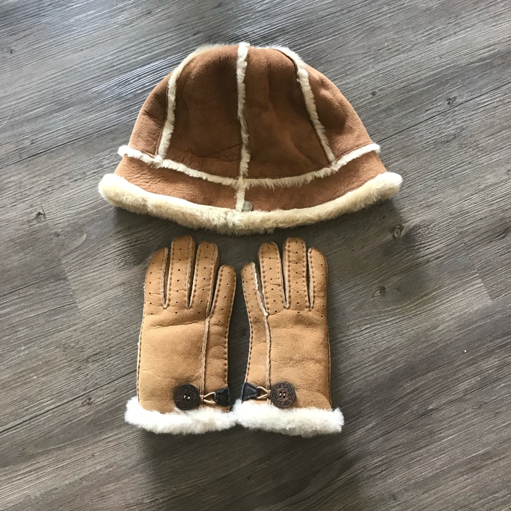 UGG like new hat and gloves